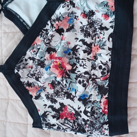 NEW Torrid Curve Size 3 Bralette Black Skulls Floral 18 - Picture 2 of 5